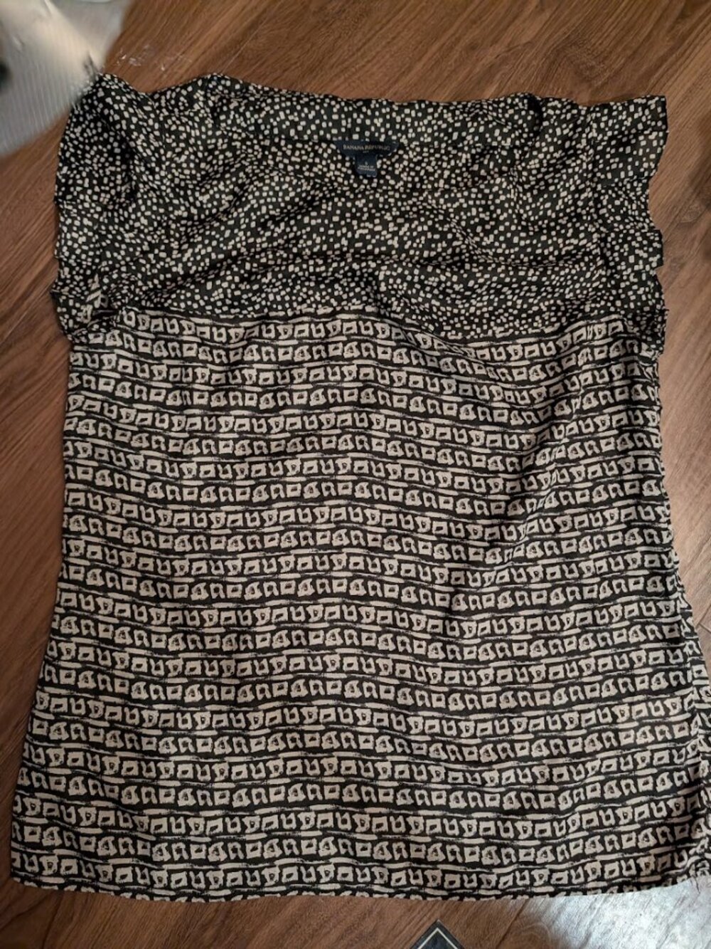 Banana Republic - Flutter Cap-Sleeve Shell Blouse | Small | Cream & Black Print
